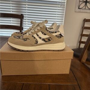Steve Madden Tan and Leopard Print Sneakers